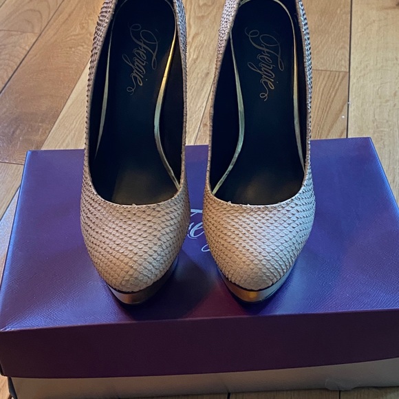 Fergie Olivia Platform Pump - Moonstone - Picture 2 of 4